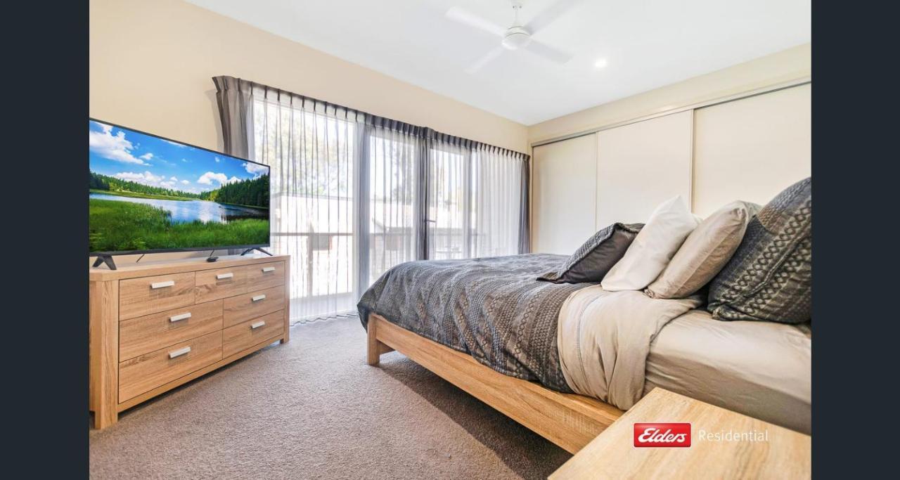 Old Port Townhouse Central To Everything Echuca Bagian luar foto
